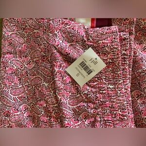 Pink and White Floral Capri Pants
Elastic Waistband 
Deep Sided Pockets